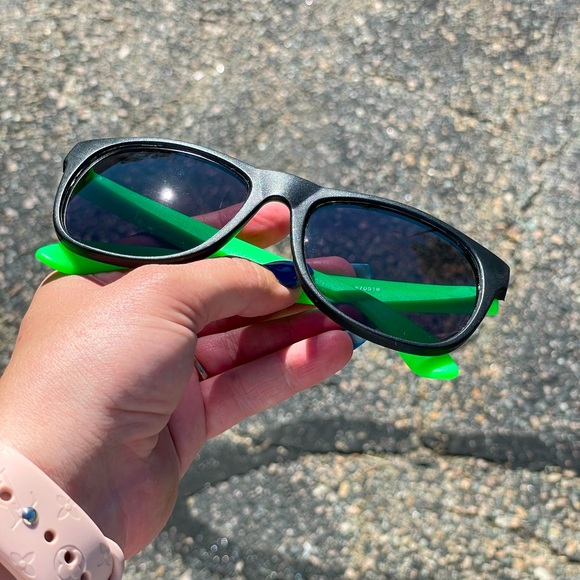 🆕Never Worn Vineyard Vines Sunglasses - Picture 2 of 5